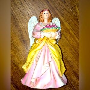 Rare vintage home interiors, porcelain angel with roses 6 inch Homco